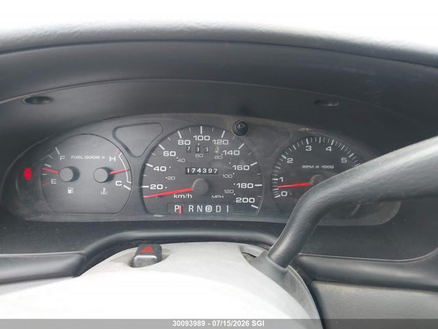 30093989 :رقم المزاد ، 1FAFP53U02G212026 vin ، 2002 Ford Taurus Se مزاد بيع