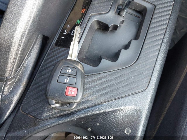 2T3BFREV8EW186132 Toyota RAV4 LE