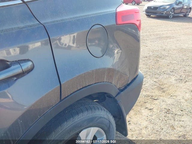 2T3BFREV8EW186132 Toyota RAV4 LE