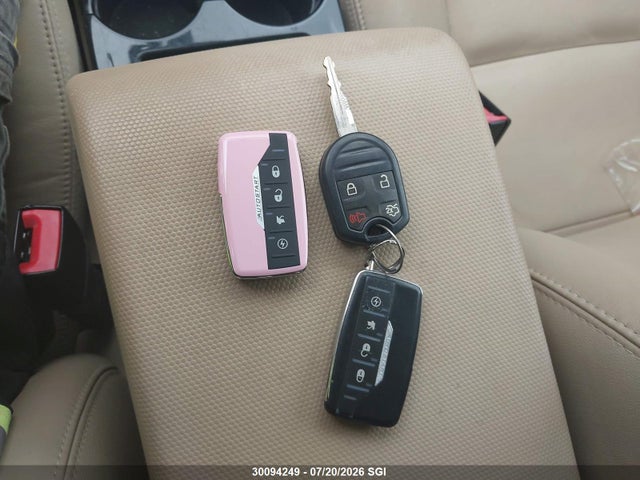 30094249 :رقم المزاد ، 1FMCU94108KA73387 vin ، 2008 Ford Escape Limited مزاد بيع