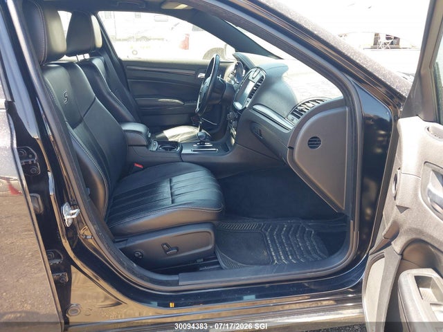 2014 Chrysler 300 S მანქანა იყიდება აუქციონზე, vin: 2C3CCABG3EH272389, აუქციონის ნომერი: 30094383