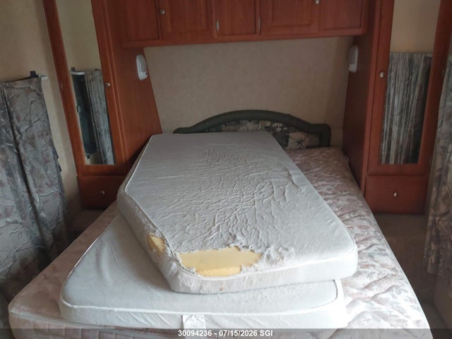 30094236 :رقم المزاد ، 4WYT32R2891750988 vin ، 2009 R-vision  مزاد بيع