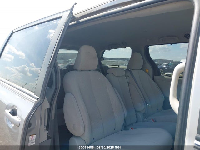 Aukcja sprzedaży 2012 Toyota Sienna Le, vin: 5TDKK3DC6CS247713, numer aukcji: 30094486