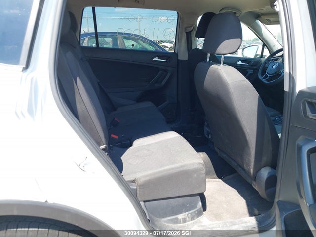 Volkswagen TIGUAN S 2019 3VV0B7AX4KM014404 Image 8