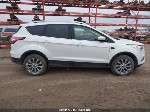 30094572 :رقم المزاد ، 1FMCU9J9XJUA87625 vin ، 2018 Ford Escape Titanium مزاد بيع