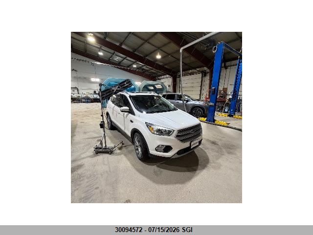 30094572 :رقم المزاد ، 1FMCU9J9XJUA87625 vin ، 2018 Ford Escape Titanium مزاد بيع