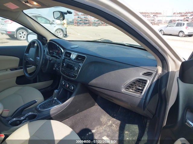 Chrysler 200 LX 2014 1C3CCBABXEN117437 Image 5