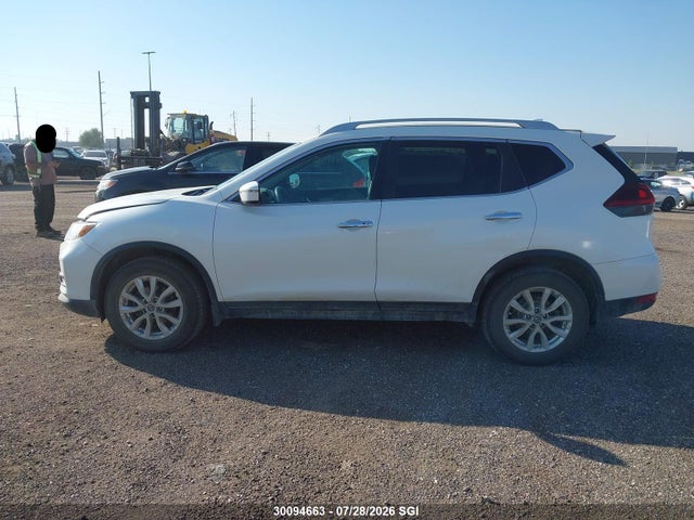 5N1AT2MVXJC727106 Nissan Rogue Sv/sl