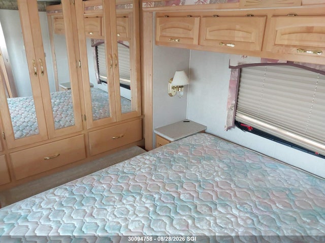 Aukcja sprzedaży 2002 Freightliner Chassis X Line Motor Home, vin: 4UZAAHAK92CJ56888, numer aukcji: 30094758
