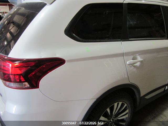 30095047 :رقم المزاد ، JA4AZ2A36LZ614494 vin ، 2020 Mitsubishi Outlander Es مزاد بيع