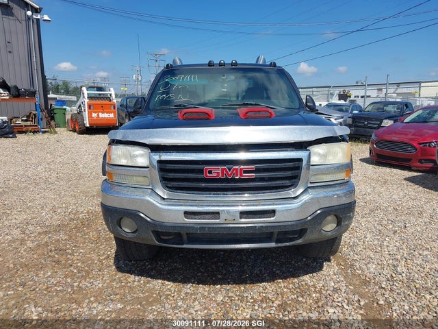 30091111 :رقم المزاد ، 2GTEK19V051228502 vin ، 2005 Gmc New Sierra K1500 مزاد بيع