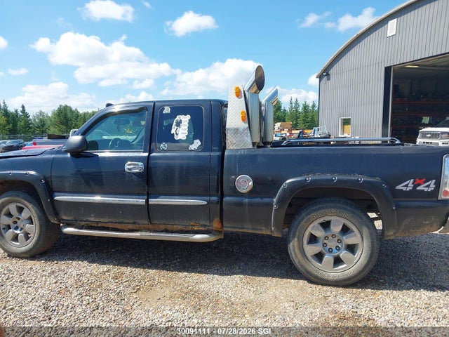 30091111 :رقم المزاد ، 2GTEK19V051228502 vin ، 2005 Gmc New Sierra K1500 مزاد بيع