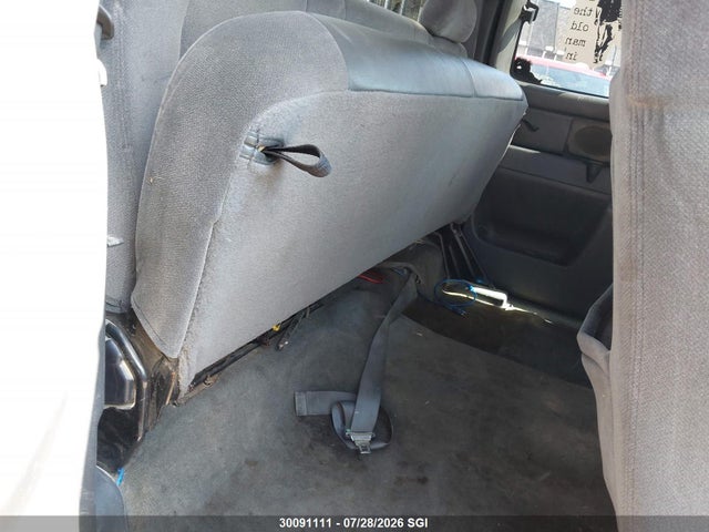 30091111 :رقم المزاد ، 2GTEK19V051228502 vin ، 2005 Gmc New Sierra K1500 مزاد بيع