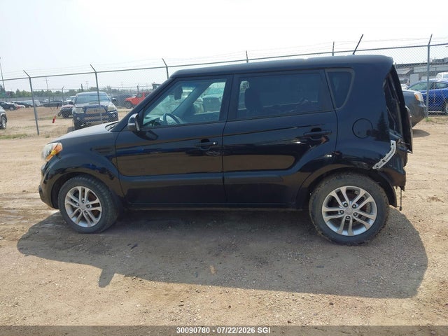 30090780 :رقم المزاد ، KNDJT2A6XD7624766 vin ، 2013 Kia Soul +/!/sport مزاد بيع