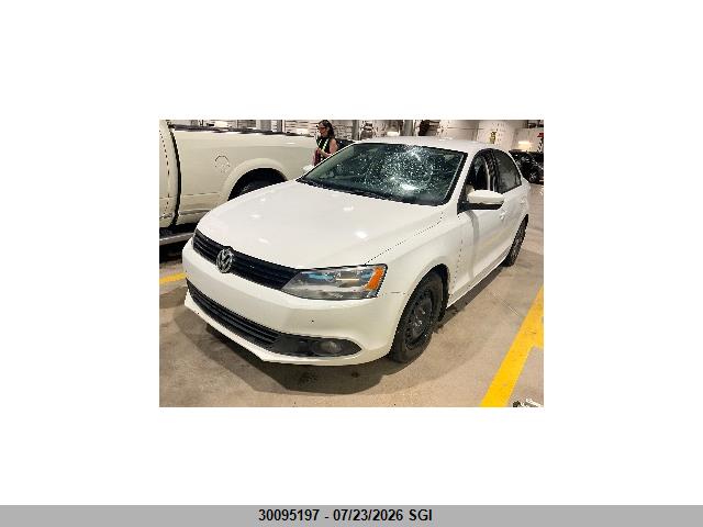 30095197 :رقم المزاد ، 3VW2K7AJ8EM256715 vin ، 2014 Volkswagen Jetta 2.0l Trendline+ مزاد بيع