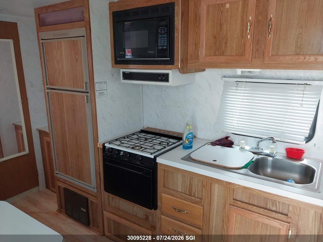 30095228 :رقم المزاد ، 4X4FSMA21VA881586 vin ، 1997 Forest River Inc. Salem مزاد بيع