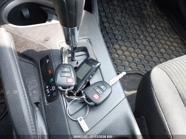2T3BFREV8GW469231 Toyota RAV4 LE