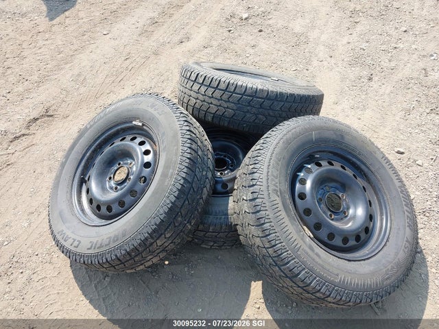 2T3BFREV8GW469231 Toyota RAV4 LE