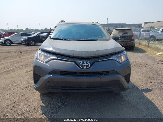 2T3BFREV8GW469231 Toyota RAV4 LE