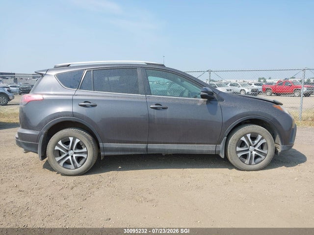 2T3BFREV8GW469231 Toyota RAV4 LE