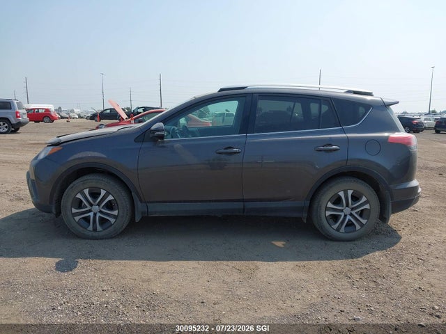 2T3BFREV8GW469231 Toyota RAV4 LE