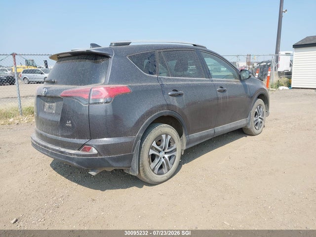 2T3BFREV8GW469231 Toyota RAV4 LE