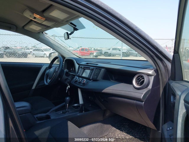 2T3BFREV8GW469231 Toyota RAV4 LE