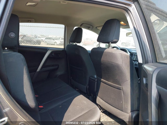 2T3BFREV8GW469231 Toyota RAV4 LE
