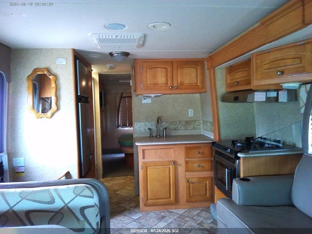 2006 Ford Econoline E450 Super Duty Cutwy Van მანქანა იყიდება აუქციონზე, vin: 1FDXE45S16DB37348, აუქციონის ნომერი: 30095238