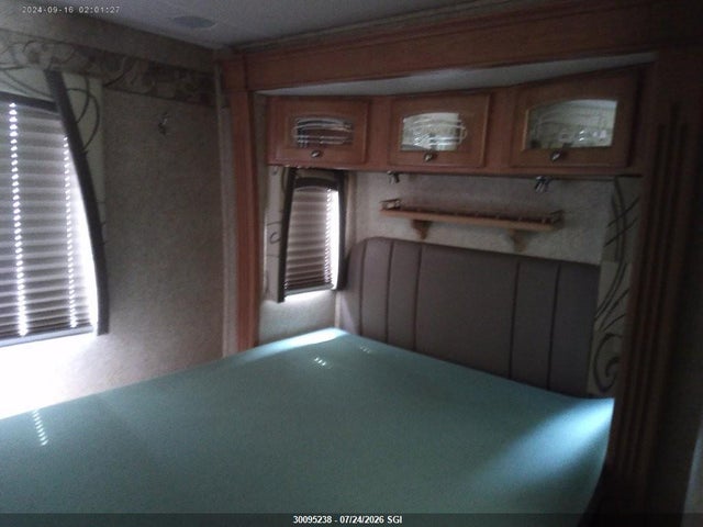 2006 Ford Econoline E450 Super Duty Cutwy Van მანქანა იყიდება აუქციონზე, vin: 1FDXE45S16DB37348, აუქციონის ნომერი: 30095238