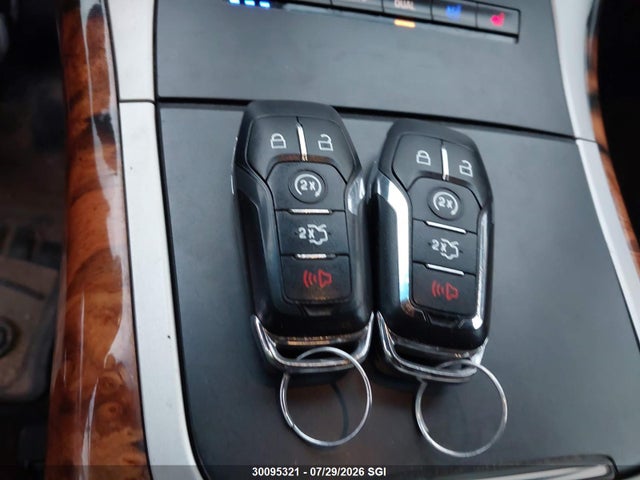 2LMTJ8LR8GBL41352 Lincoln Mkx Reserve