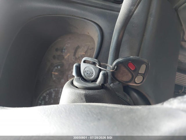 30050801 :رقم المزاد ، 2GCEC19V6Y1281013 vin ، 2000 Chevrolet Silverado C1500 مزاد بيع