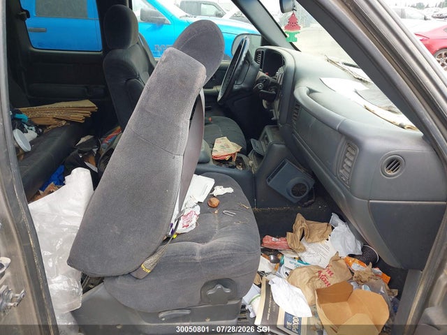 30050801 :رقم المزاد ، 2GCEC19V6Y1281013 vin ، 2000 Chevrolet Silverado C1500 مزاد بيع