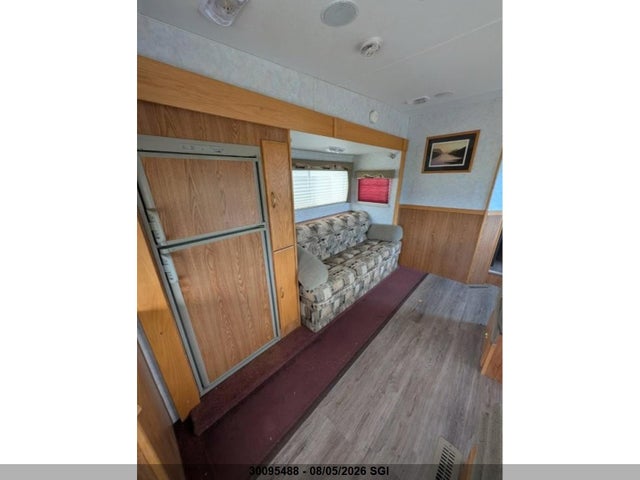 Продажа на аукционе авто 2001 Vanguard National Trailer Corp Vanguard Std W253sl, vin: 2PEFG215211010957, номер лота: 30095488