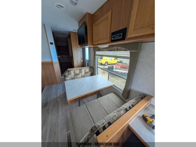 Продажа на аукционе авто 2001 Vanguard National Trailer Corp Vanguard Std W253sl, vin: 2PEFG215211010957, номер лота: 30095488