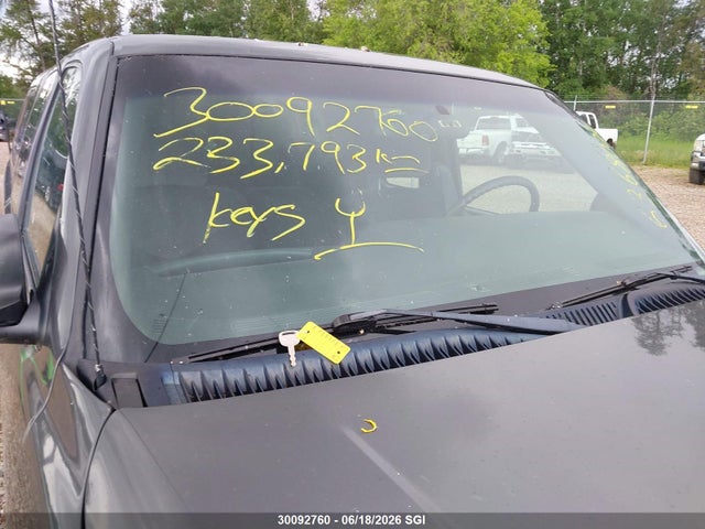 30092760 :رقم المزاد ، 1GTEC19V21Z142574 vin ، 2001 Gmc New Sierra C1500 مزاد بيع
