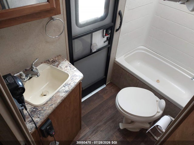 Outdoors Rv Mfg Creekside 2016 51W113329G1010413 Image 10