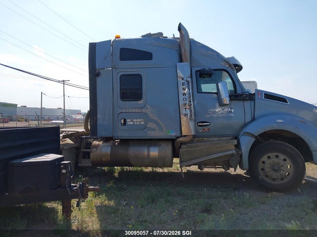 Продажа на аукционе авто 2025 Kenworth Construction T880, vin: 1XKZD40X3SJ999067, номер лота: 30095057