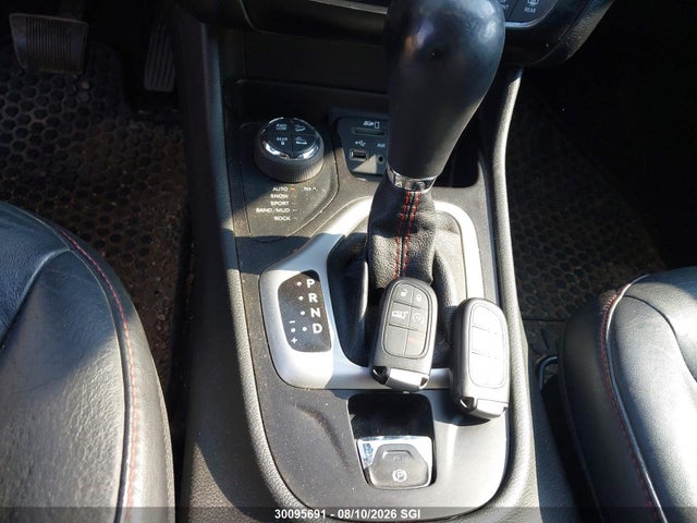 2014 Jeep Cherokee Trailhawk მანქანა იყიდება აუქციონზე, vin: 1C4PJMBS4EW134404, აუქციონის ნომერი: 30095691