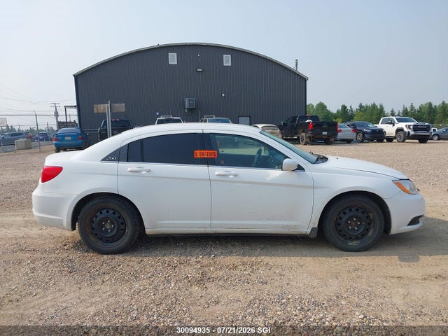 30094935 :رقم المزاد ، 1C3CCBBB8DN758566 vin ، 2013 Chrysler 200 Touring مزاد بيع