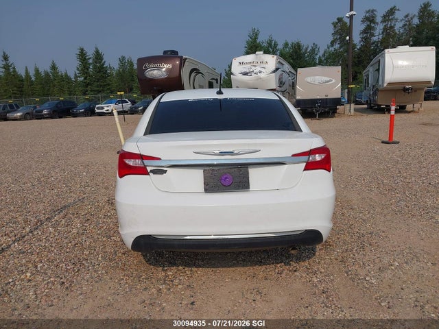 30094935 :رقم المزاد ، 1C3CCBBB8DN758566 vin ، 2013 Chrysler 200 Touring مزاد بيع