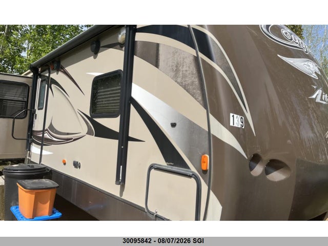 30095842 :رقم المزاد ، 4YDT30R23FV506150 vin ، 2015 Keystone  مزاد بيع