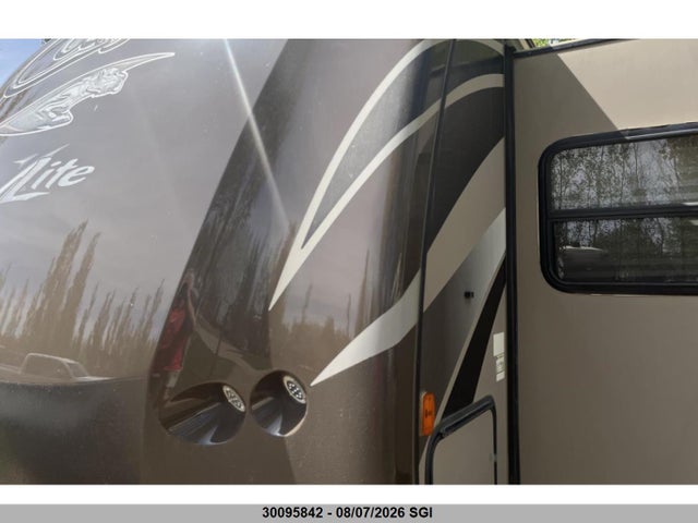 30095842 :رقم المزاد ، 4YDT30R23FV506150 vin ، 2015 Keystone  مزاد بيع