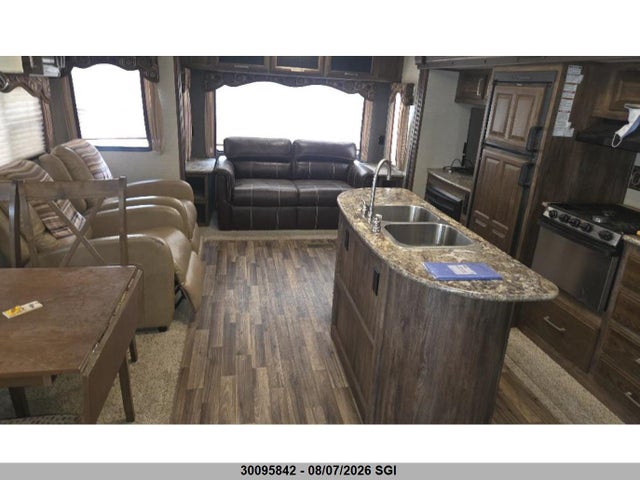 30095842 :رقم المزاد ، 4YDT30R23FV506150 vin ، 2015 Keystone  مزاد بيع