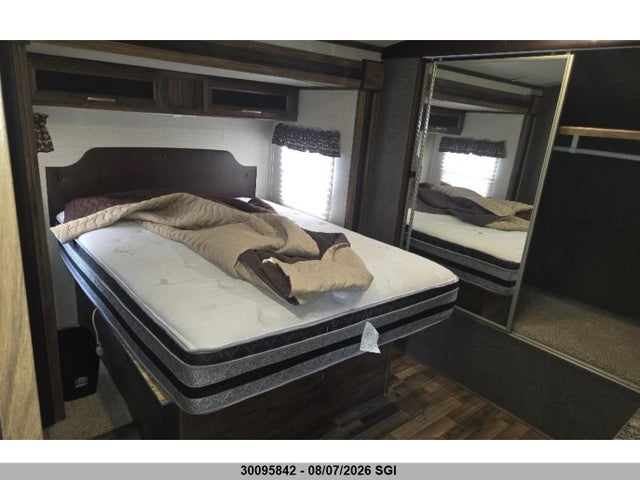 30095842 :رقم المزاد ، 4YDT30R23FV506150 vin ، 2015 Keystone  مزاد بيع