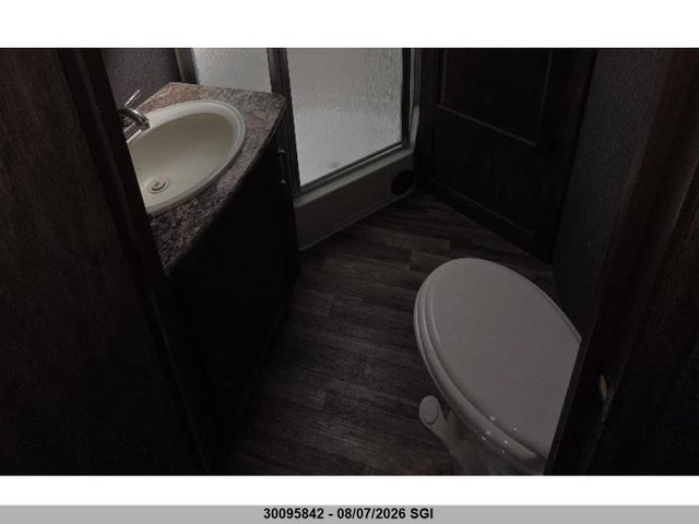 30095842 :رقم المزاد ، 4YDT30R23FV506150 vin ، 2015 Keystone  مزاد بيع
