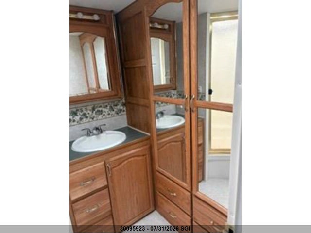 30095923 :رقم المزاد ، 2EK1G322226588606 vin ، 2002 Dutchman Trailer 3640rl مزاد بيع