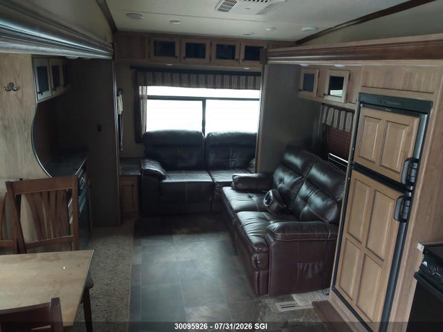 30095926 :رقم المزاد ، 5ZT3SPTB8HF491891 vin ، 2017 Shasta Shasta مزاد بيع