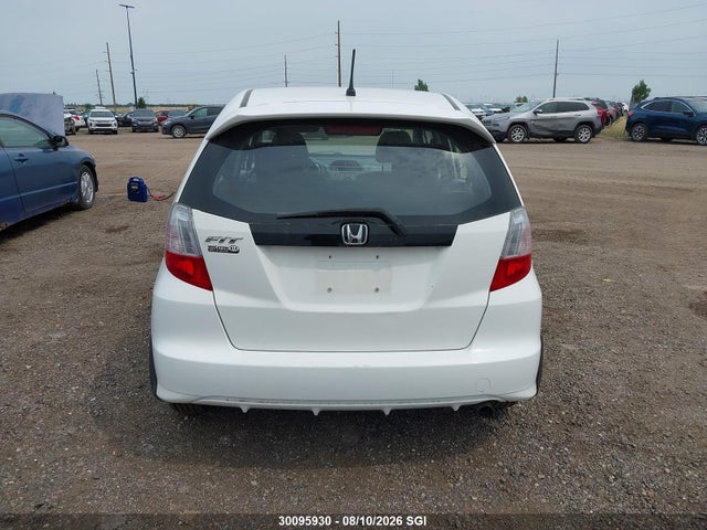 2013 Honda Fit Lx მანქანა იყიდება აუქციონზე, vin: LUCGE8H53D3004123, აუქციონის ნომერი: 30095930