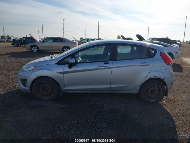 30095947 :رقم المزاد ، 3FADP4EJ8DM106338 vin ، 2013 Ford Fiesta Se مزاد بيع